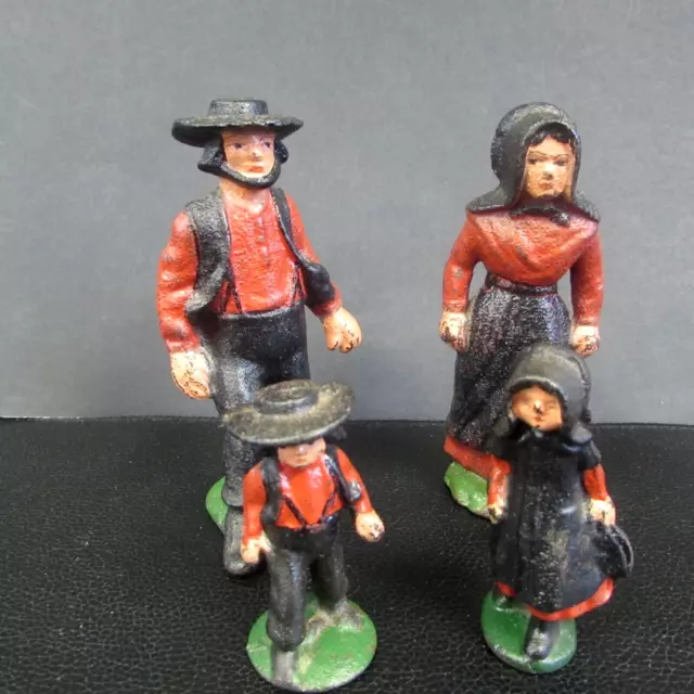 Vintage -   Cast  Iron  Amish  Family