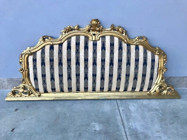 Testiera da letto scolpita in legno dorato - Conservata