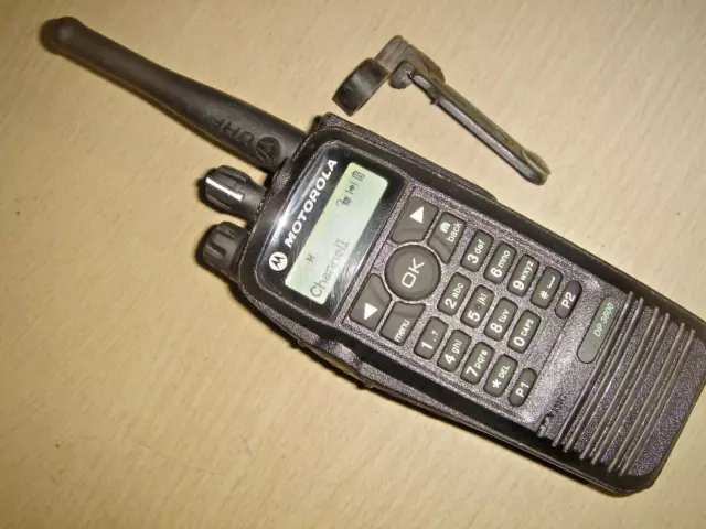 Motorola DP3600 UHF 403-470 MHz DMR batteria digitale c/w, clip da cintura e antenna #1