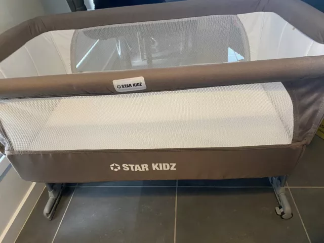 Star Kidz Vicino Deluxe Baby Bedside Bassinet - Brown