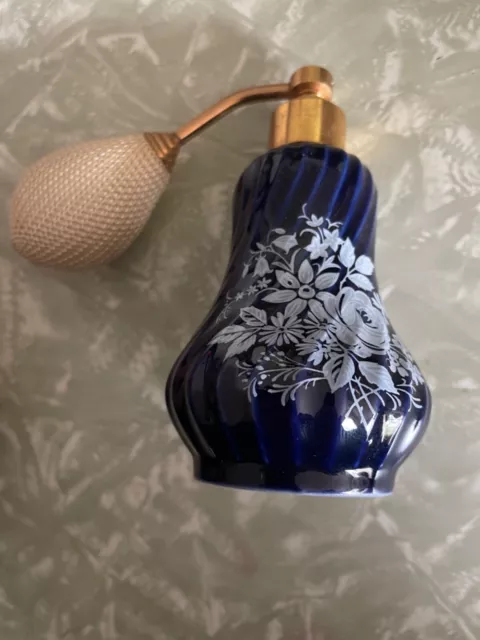 flacon vaporisateur de parfum en porcelaine de Limoges