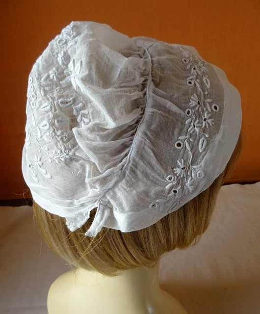 LOT QUATRE COIFFES BONNETS ROND BRETONNE LINON TULE BRODERIE M862 Blanc