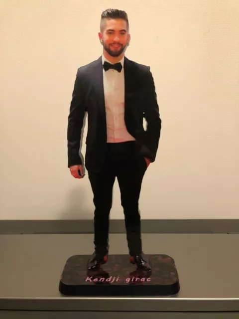 KENDJI en figurine de 30cm de hauteur.