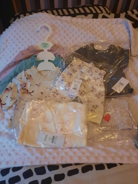Pacchetto vestiti per bambine prima taglia fino a 9 libbre nuovo con etichette, 13 pezzi, prezzo speciale £45