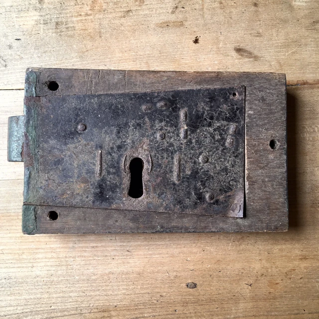 18th CENTURY RIM LOCK, OAK AND IRON ANTIQUE CHURCH OLD - NO KEY - 9” LARGE