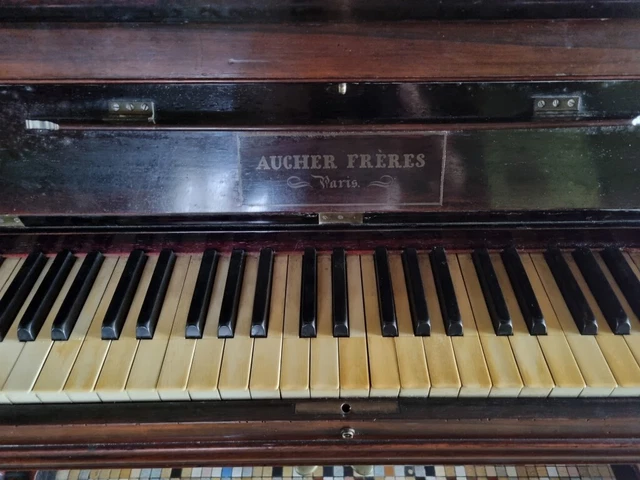 Piano Jouet Miniature Ancien En Bois – Déco Rétro Ou Objet De Collection