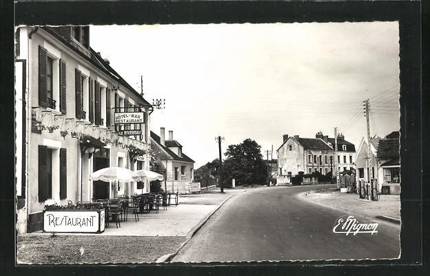 CPA Neuvy-sur-Loire, Le Nivernais, Hôtel de la Gare, La Route Bleue