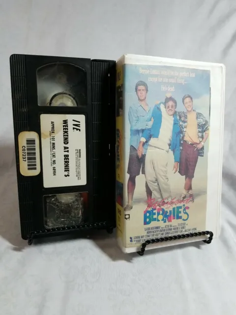 Weekend at Bernies VHS 1989 Andrew McCarthy - Johnathan SIlverman - Comedy
