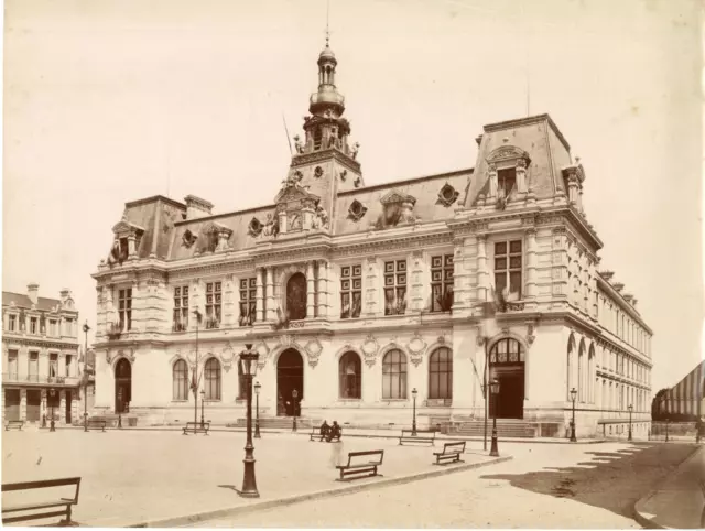 France, Poitiers, Hôtel de Ville, Vue générale  Vintage albumen print.  Tirage