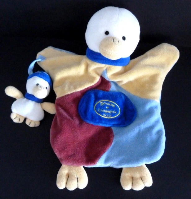 A.DOUDOU ET COMPAGNIE MARIONNETTE CANARD + BEBE bleu jaune blanc rouge poche TBE