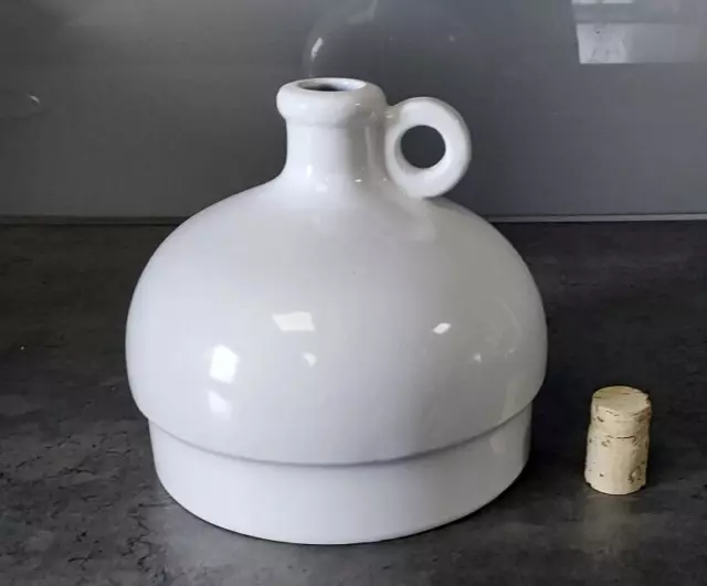 wunderschöne Keramik - Steingut-Flasche, weiß glasiert, etwa 0,7 L, Portugal