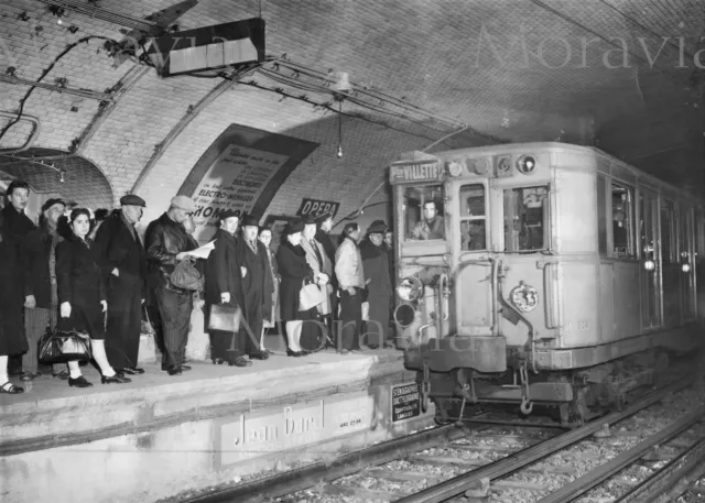 Photographie, "Métro de Paris, station Opéra", 1937      /     15 x 20