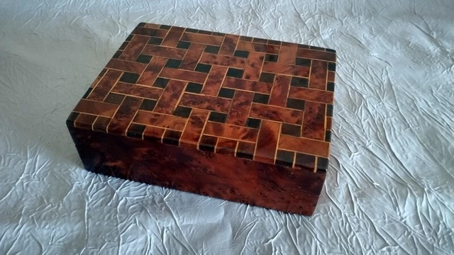 Boîte De Dominos Ancienne En Loupe De Thuya – Incrustations Nacre – Jeu Complet – Occasion Bon état