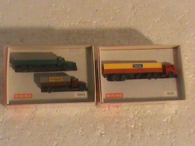 Lot De 2 Camions Semi-remorques Publicitaires échelle HO (1/87) - Métal Et Plastique - Occasion