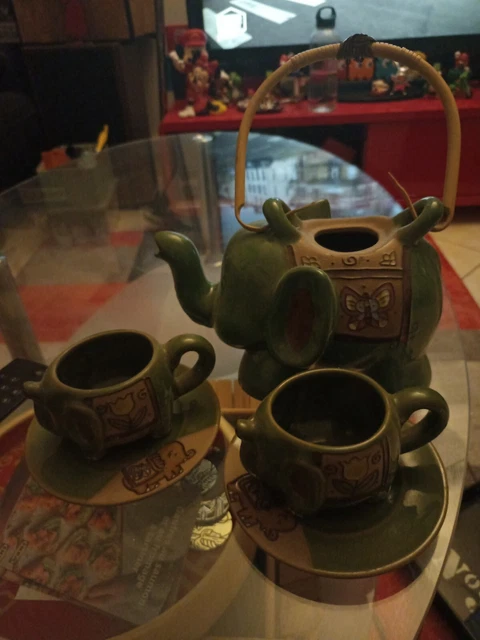Ancienne théière cafetière en céramique signé niderviller