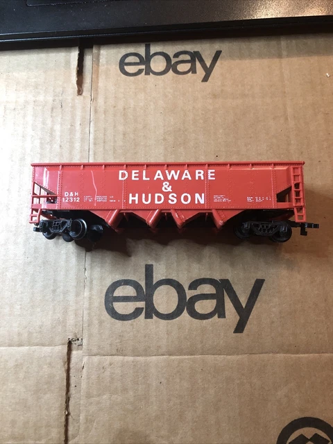 BACHMANN DELAWARE & HUDSON D & H 12312, Coal Hopper Car, Red (9686) 5