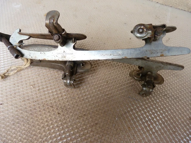 Ancienne Paire De Patins A Glace