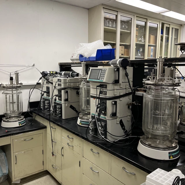 New Brunswick BIOFLO 110 Fermentor / Bioreactor with 3X 14L Fermentation Vessels