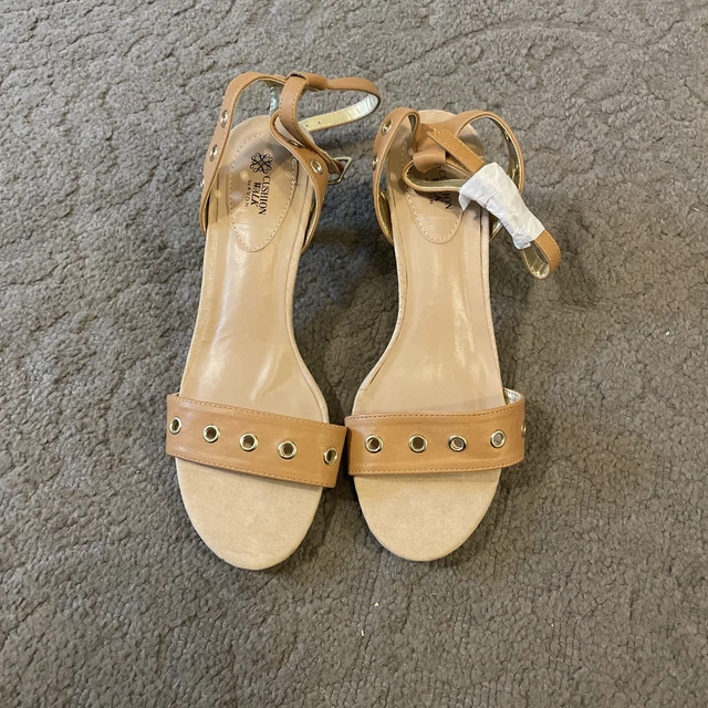 Cushion Walk By Avon Kitten Heel Tan Shoe Size 8 NWOB