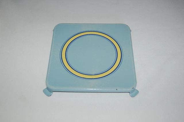 Dessous De Plat Vintage En Tôle Émaillée – Vert, Motifs Ajourés, 4 Pieds, 1950