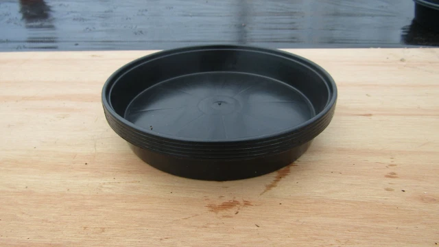 Pack de trois soucoupes plastique 30 cm de diamètre pour pots de plantes