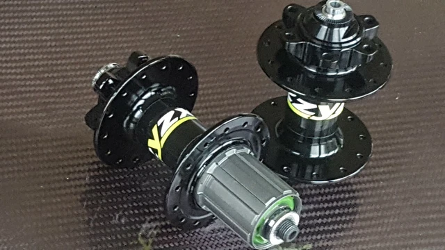 Mozzo Posteriore Formula OV-31/32 Con Sgancio Rapido &ndash; 24 Fori, Nero &ndash; Nuovo