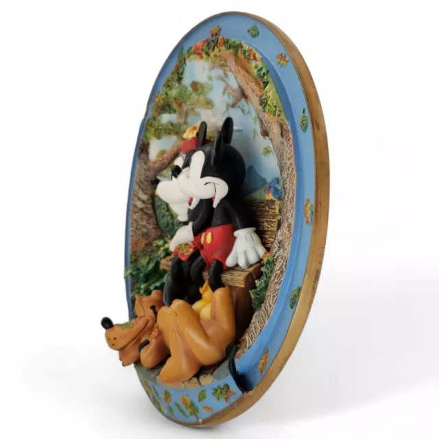 1998 Mickey Minnie Pluto Friendship Makes You Warm All Over 3D 6⅝" Plate A19822 3