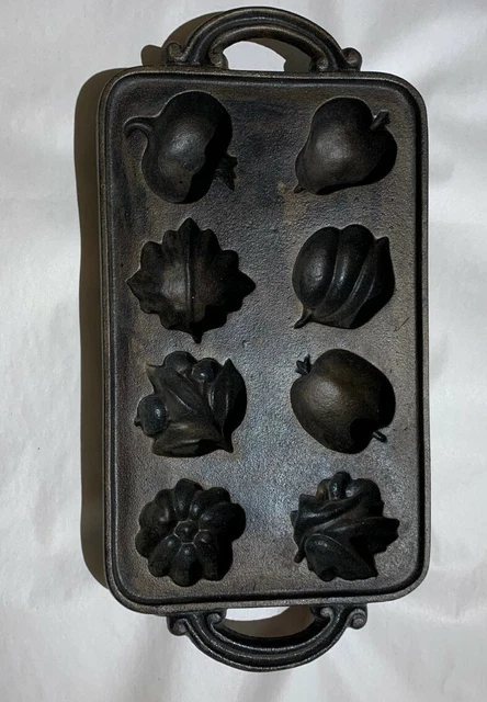 Muffin cast Iron Vintage 15" Fruit Pear Acorn Leaf  Pan. Outstanding cond.