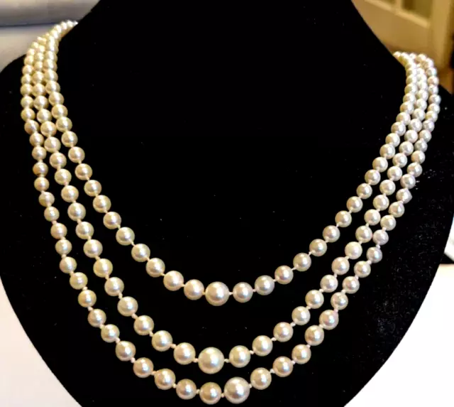 Vintage three strand cultured pearl necklace with hallmarked 9ct gold clasp