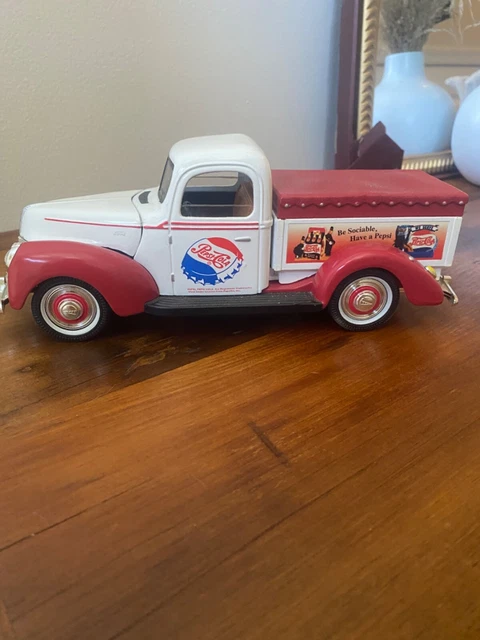 1940 Ford Pepsi Cola Delivery Pick Up Truck Golden 1/24 Scale Open Hood Vintage