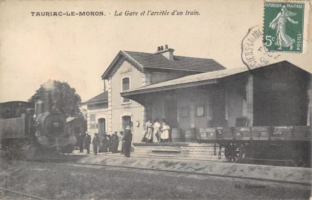 Cpa 33 Tauriac Le Moron La Gare Et Arrivee D'un Train
