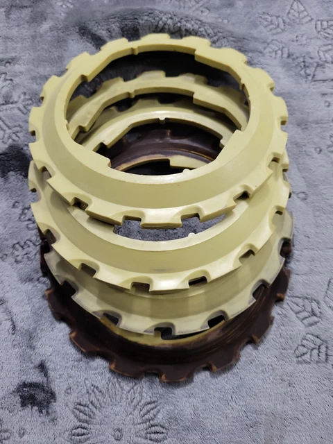 Set of 4 John Deere Lustran Planter Plates B19-16