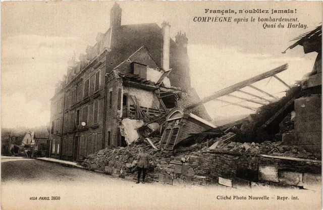 CPA AK Militaire - Compiegne apres le bombardement - Quai du Harlay (696799)