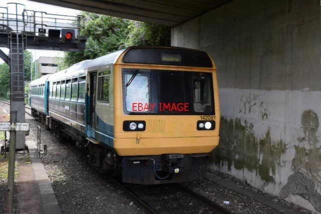 PHOTO (2) 142 081 Class 142 'Pacer' 2-Car Dmu No.142 081 Of Transport ...