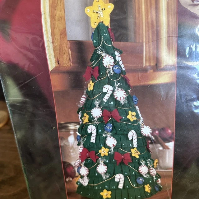 Bucilla Kit Felt YUMMY CHRISTMAS TREE Holiday Decoration Ornament Vintage