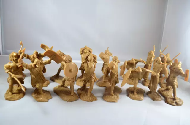 Toy Soldiers of San Diego TSSD Barbarian Warrior Set 19 Tan Roman Saxon Viking