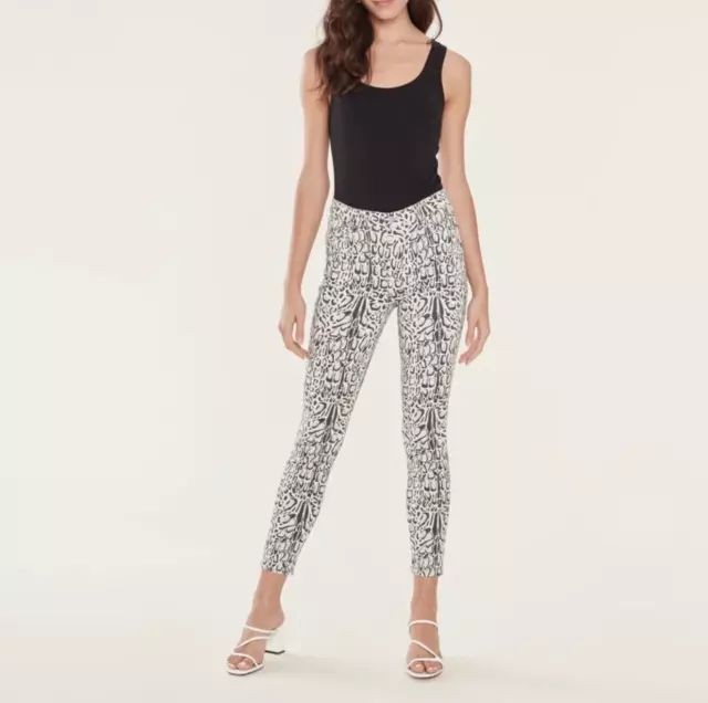 J Brand Alana High Rise Crop Skinny Jeans in Clouded Leopard Size 25