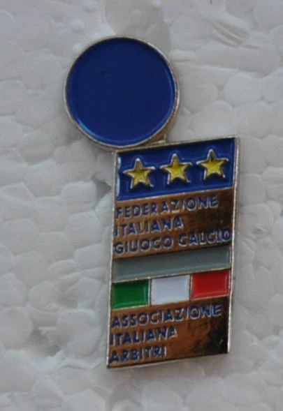 Collection De Pins Et épinglettes De Football - Association Italienne Arbitri - Occasion