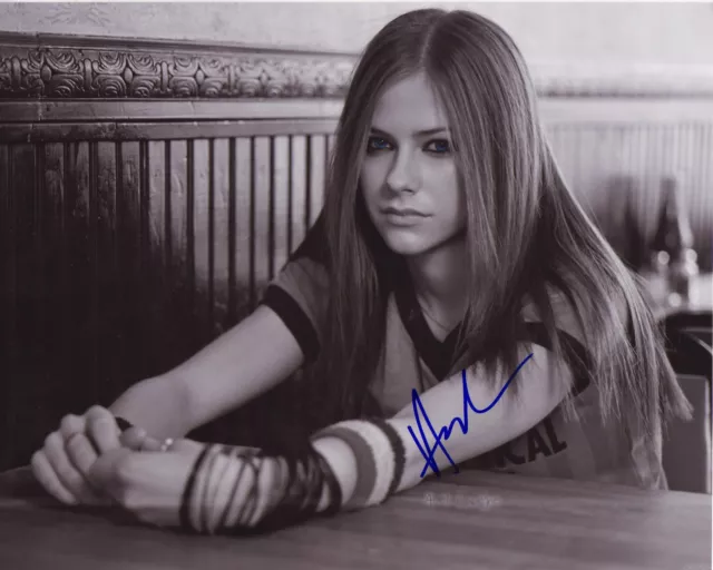 Avril Lavigne Autograph Signed Photo Poster