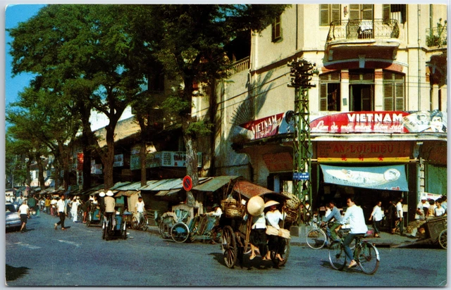 VINTAGE POSTCARD STREET SCENE AT THE MARKET IN SAIGON VIETNAM c. LATE 1960s