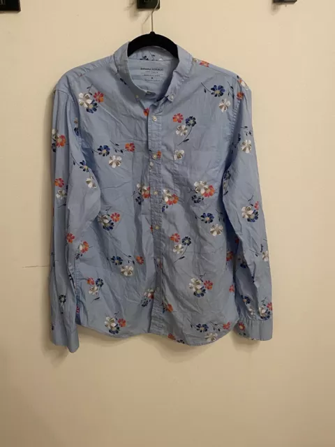 Woman's Banana Republic size M Blue ls shirt with flowers Untucked slim fit