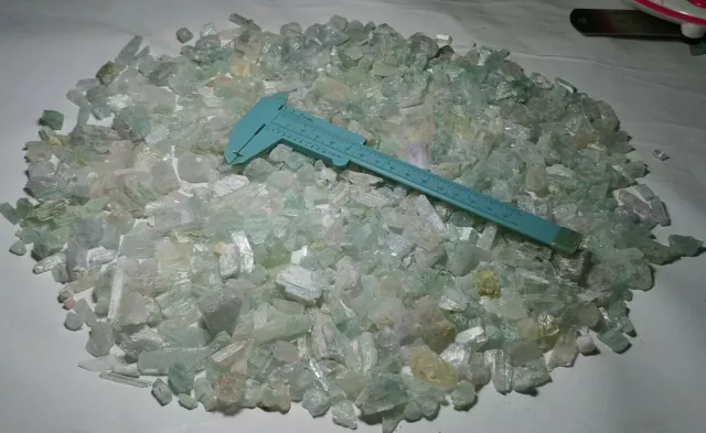 1400-Gram 💯%Natural Green Kunzite Rough Echet Lot From Afghanistan.