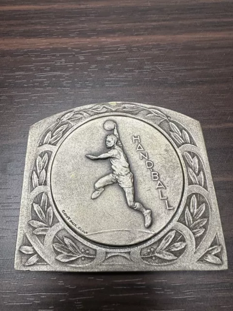 Ancienne Médaille plaque bronze argenté HANDBALL par  CONTAUX