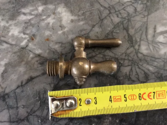 Ancien Petit Robinet En Bronze.