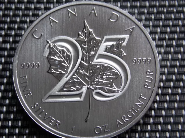 1oz Silver Coin Canadian Maple Leaf. 25 Year Anniversary 2013.