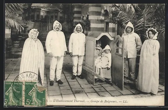 CPA Le Mont-Dore, L´Etablissement Thermal, Groupe de Baigneurs 1916