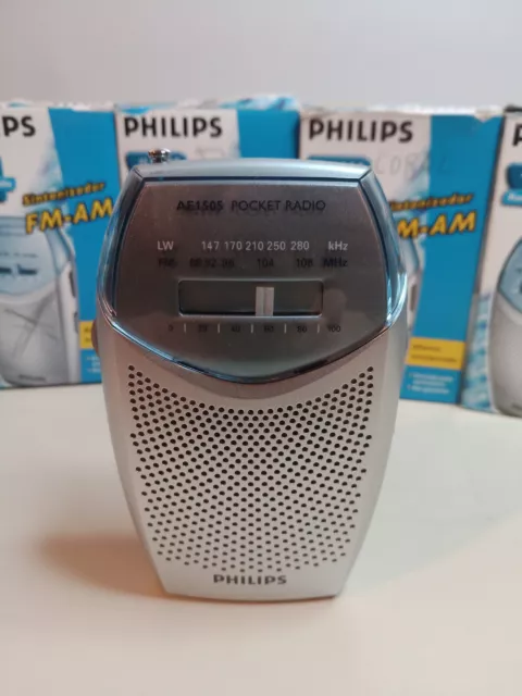 Radio PHILIPS AE1505 avec boîte . NOS.