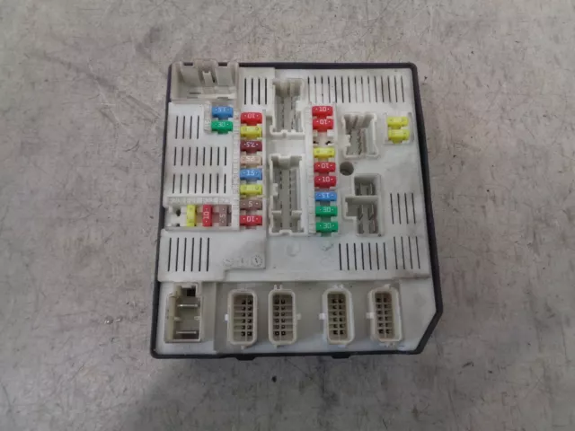 2010 Renault Megane Mk3 1.9 Dci Under Bonnet Fuse Box 284B68372R