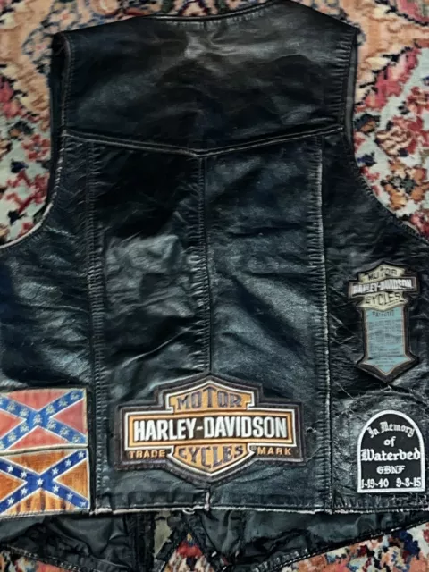 VTG Harley Davidson Motorcycle Vest Black Leather Distressed Patches  Mens Sm.