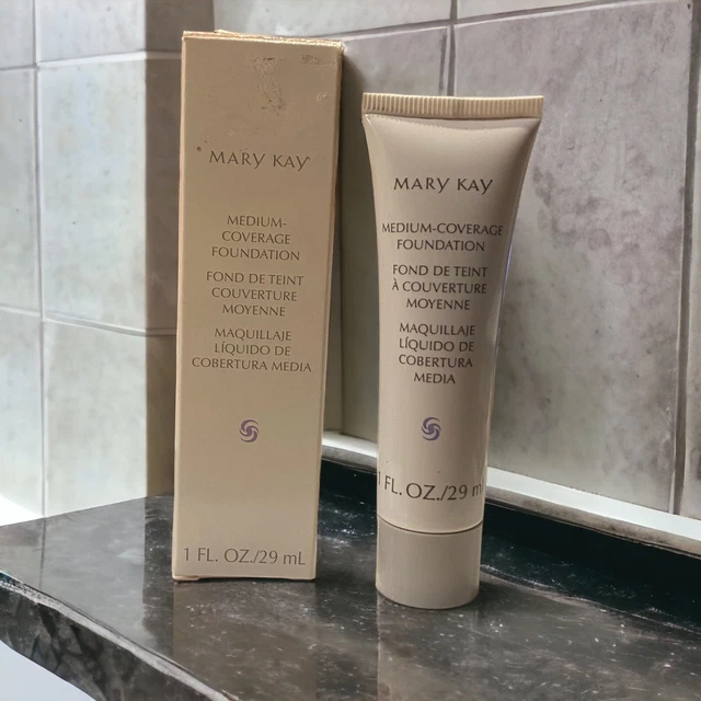 Base de cobertura mediana Mary Kay beige 302 tapa normal/gris aceitoso #042003